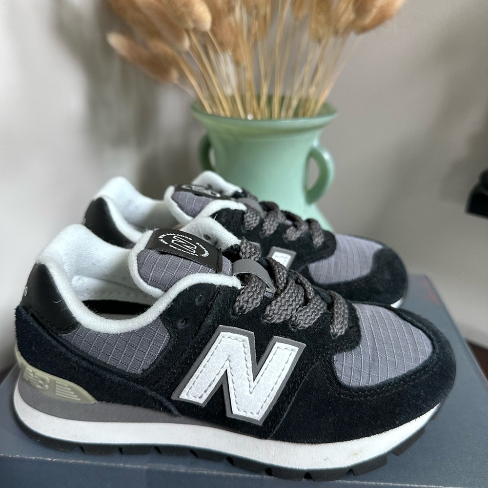 New Balance Kids' Black‎ and Gray Sneakers 574 rugged  new in box